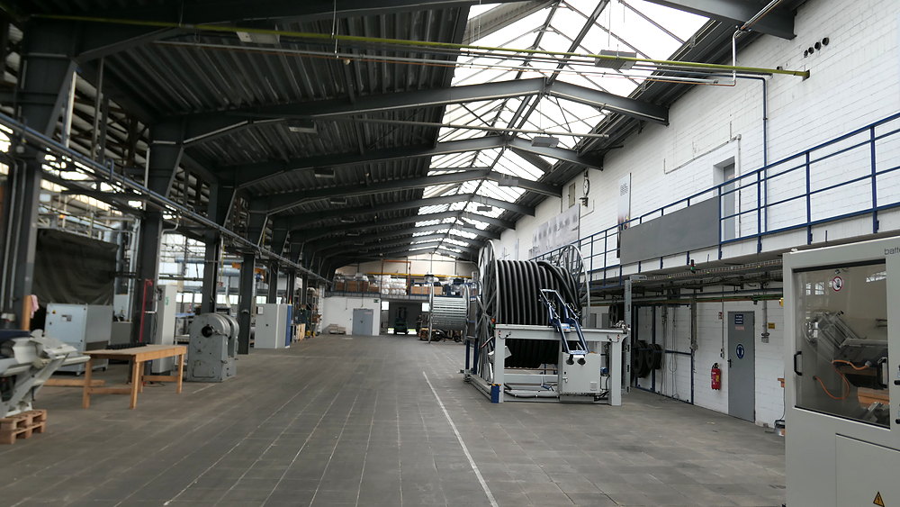Innenansicht einer Gewerbehalle – Beispielbild